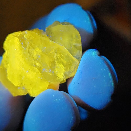 ☆AAA quality UV Yellow Fluorescent Cerussite Crystals with Barite☆ - Picture 3 of 11