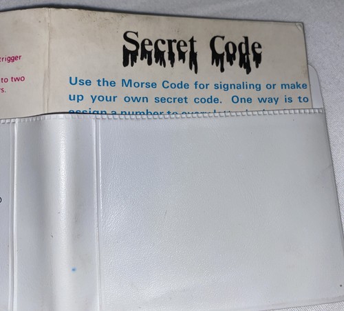 Rare Vintage Popeye Vinyl Code Book Toy Wallet with Secret Code Card - Picture 5 of 6