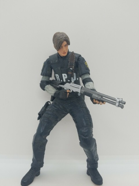 leon kennedy figure