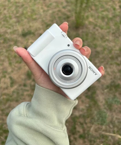 Sony ZV-1F Vlog Camera for Content Creators and Vloggers White w/Battery Charger - Picture 3 of 13
