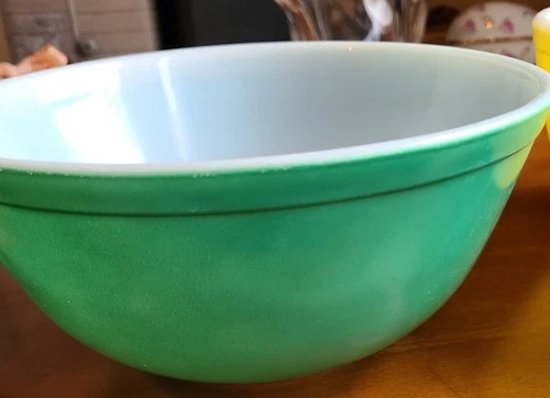 Pyrex Vintage 1940s Mixing Bowl #403 2.5 Quart, Green,  USA