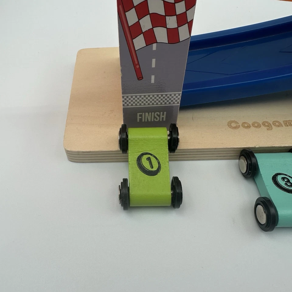 Coogam Madera 4 Niveles Coche Rampa Pista de Carreras - Incluye 3 Coches de Juguete de Madera (1,3,4) Foto 2 de 4