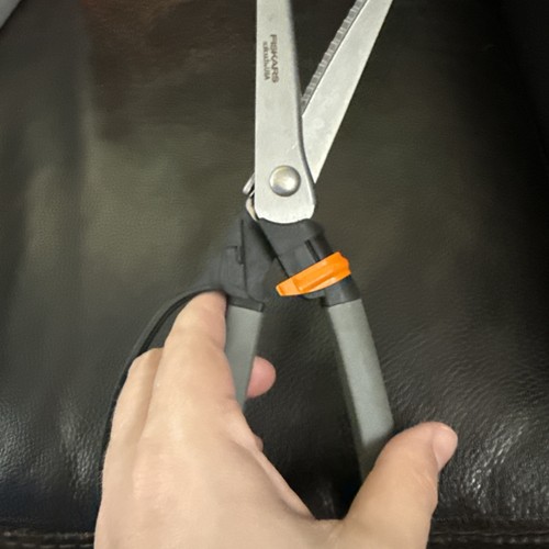 FISKERS SOFT TOUCH QUILTERS CRAFTERS LOCKING SCISSORS MADE IN USA - Picture 13 of 15