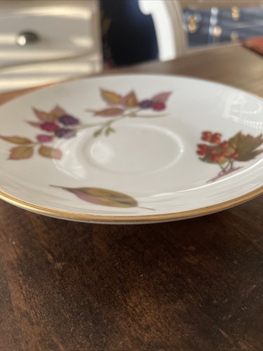 Royal Worcester Fine Porcelain 1961 “evesham” Print Saucers Set Of 4 - Picture 2 of 4