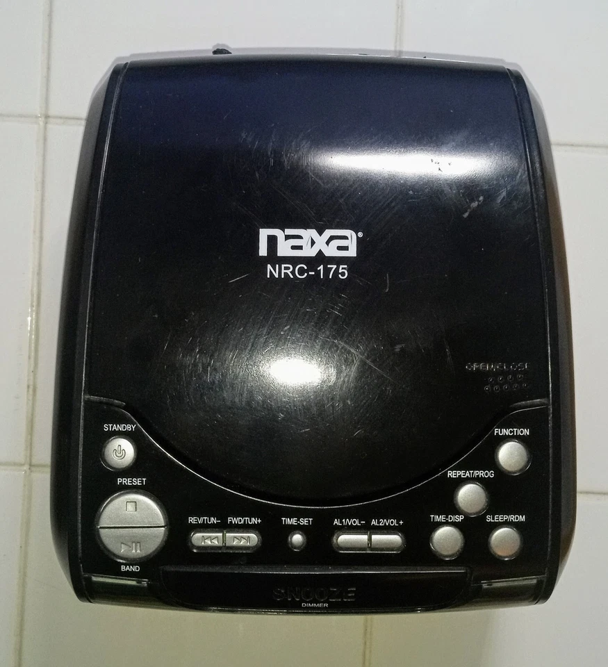 Radio reloj despertador digital Naxa NRC-175 con reproductor de CD no funciona Foto 3 de 4
