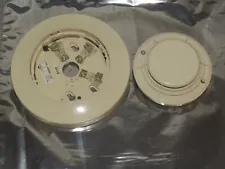 NOTIFIER FSP-751 PHOTOELECTRIC FIRE DETECTOR W/ BASE B710LP