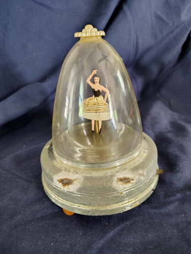 M VINTAGE 1950S DANCING GIRL MUSIC BOX WITH PLASTIC DOME - Picture 3 of 10