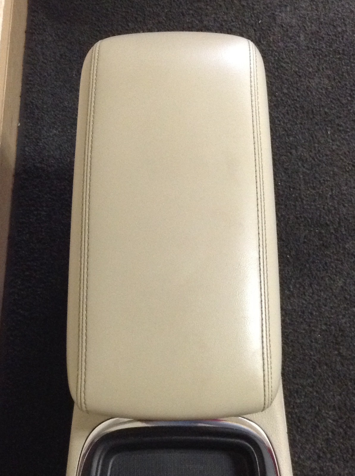 2014 2017 DODGE DURANGO CENTER CONSOLE W/ ARMREST CUP HOLDER FLOOR