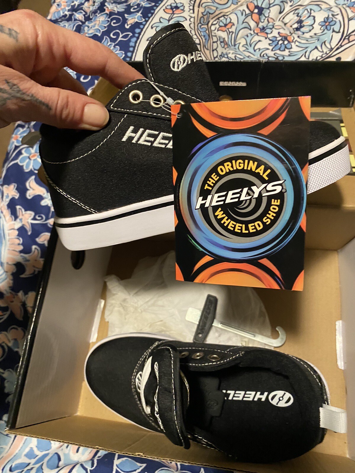 Heelys Pro 20 Black & White Youth Size 1 Wheeled Shoes Brand New In Box