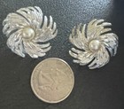 Sarah Coventry Signed Vintage Silver Tone Clip-On Pearl Earrings — photo 3