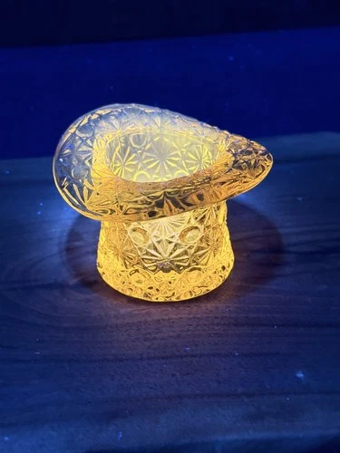 Vintage  Amber Daisy & Button Top Hat Mini Vase 1950s glows under bk lite