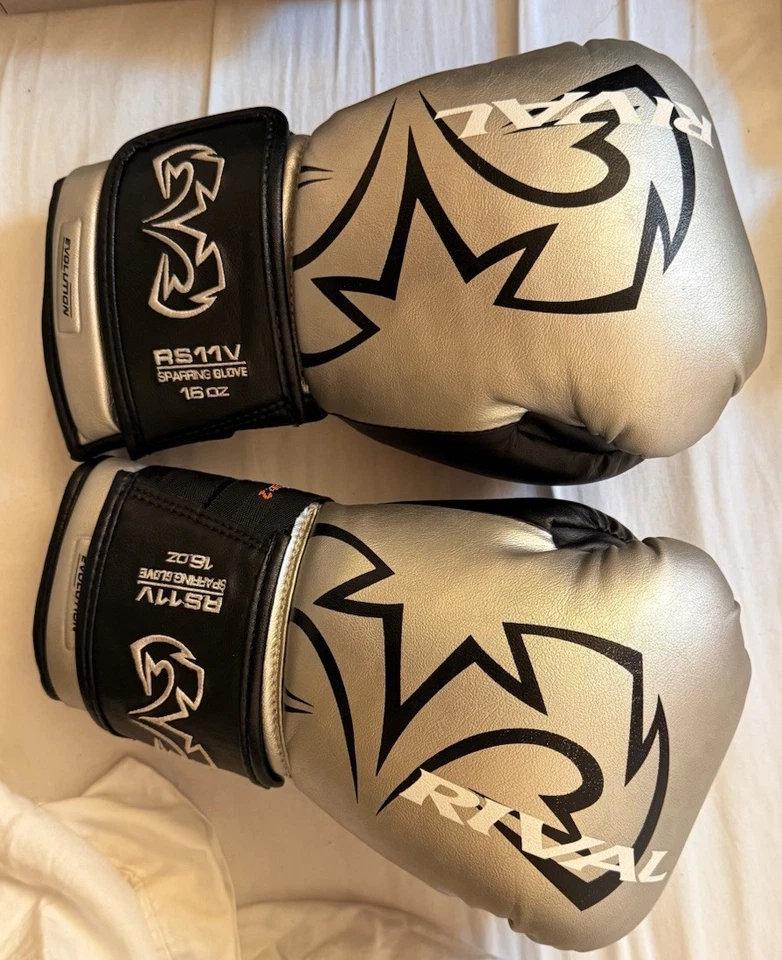 Guantes de combate Rival RS11 Evolution - 16 oz - plateados/negros Foto 4 de 4