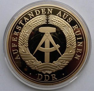 Medaille DDR Auferstanden aus Ruinen vergoldet/koloriert