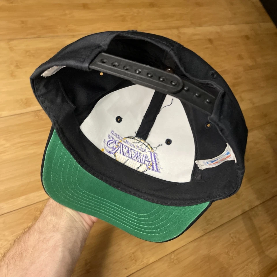 De colección Años 90 G Gorra JUVENTUD 3-8 Años Los Angeles Lakers LA Gorra Snapback Niños Pequeños En muy buena condición Foto 3 de 4