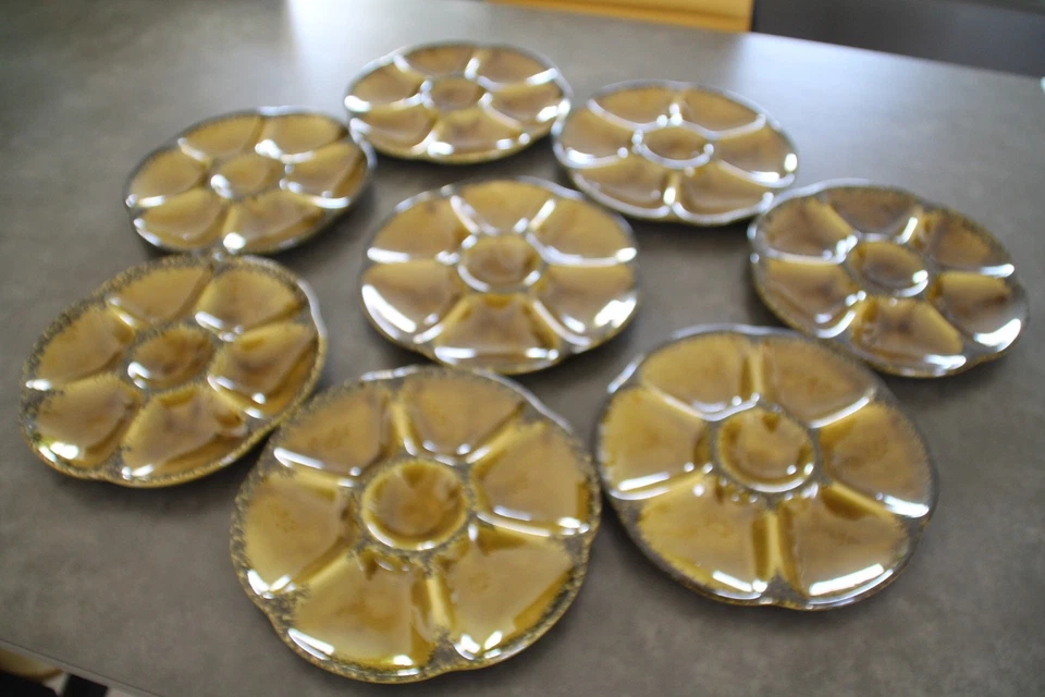 ANCIEN SERVICE A HUITRES EN FAIENCE DE GIEN - BARBOTINE - COMPOSÉ DE 8 ASSIETTES - Photo 3/4