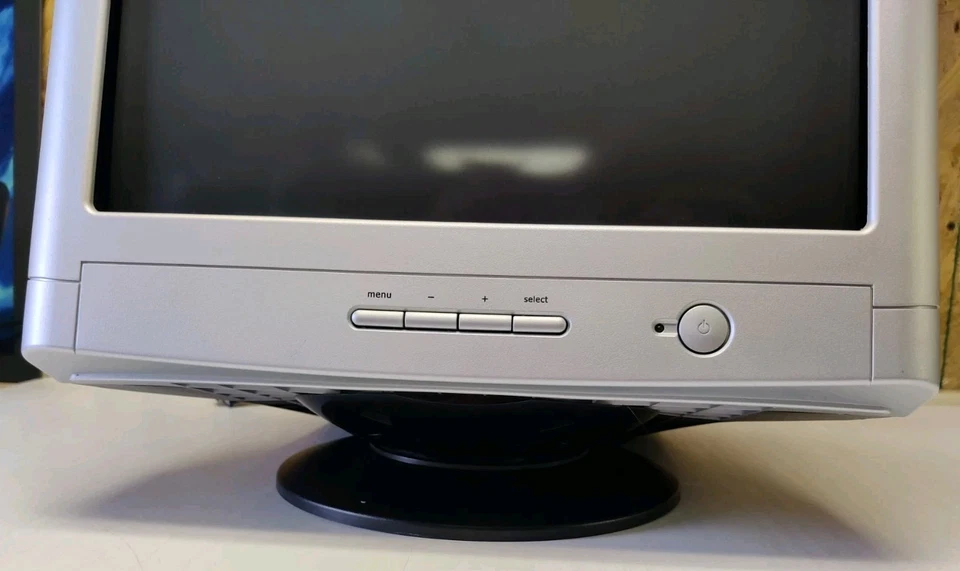 Monitor de computadora Compaq FS7600 17" VGA CRT (1280 x 1024 @60Hz) - Retro Gaming Foto 2 de 4