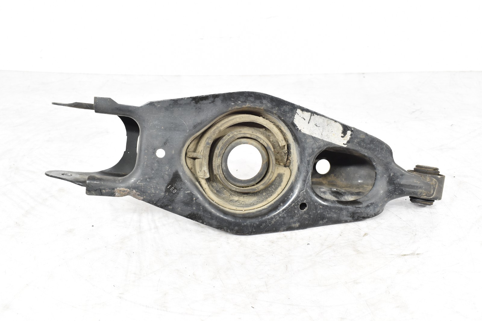 2014-2021 MASERATI GHIBLI AWD REAR LEFT SIDE LOWER CONTROL ARM SPRING PERCH OEM