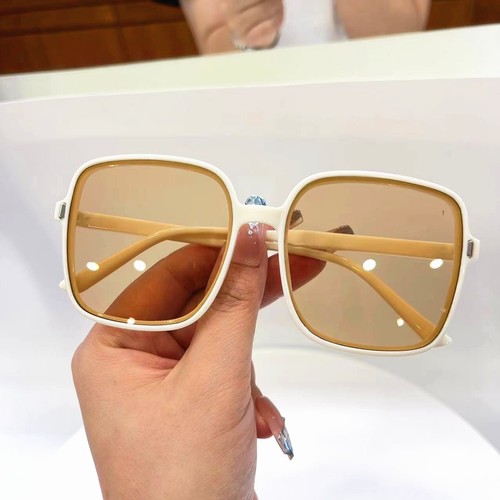 New Square Sunglasses Gradient Color 2025 for Women Trend Anti-UV Retro Sunglass - Picture 3 of 8