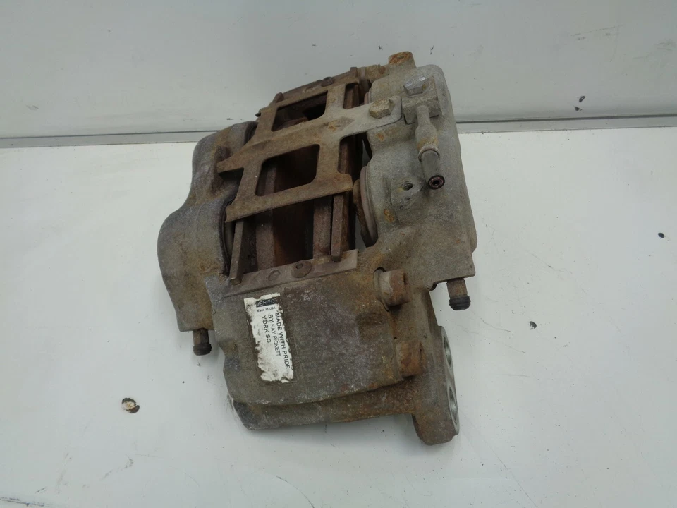 06-07 GMC C7500 Topkick Brake Caliper Front Left Driver Side OEM AK2010111 - Image 4 of 4