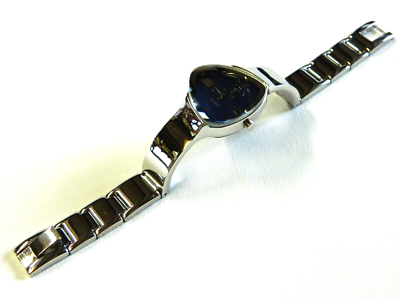 Montre Femme Much More Vintage Années 2000 - Forme Originale, Cadran Guilloché Gris/bleu, Chromée - Fonctionne Avec Pile Neuve