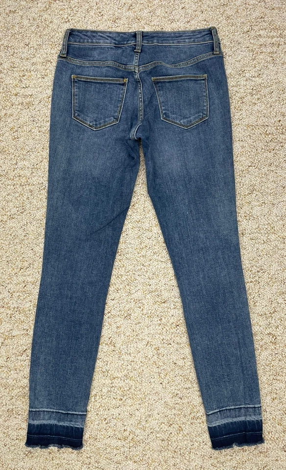 Pantalones de mezclilla elásticos ajustados tiro bajo para mujer Universal Thread talla 2/26 (28x29) Foto 3 de 4