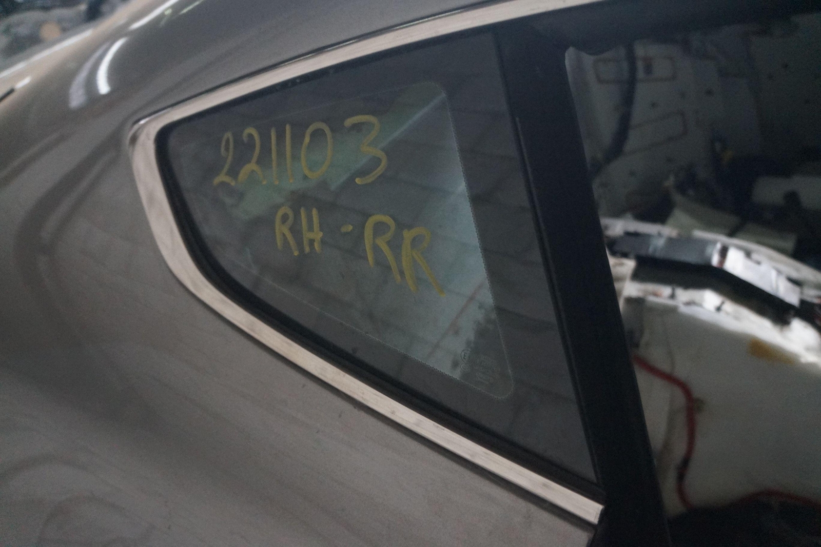 Rear Right Passenger Side Quarter Panel Window Glass Aston Martin V8 Vantage 07