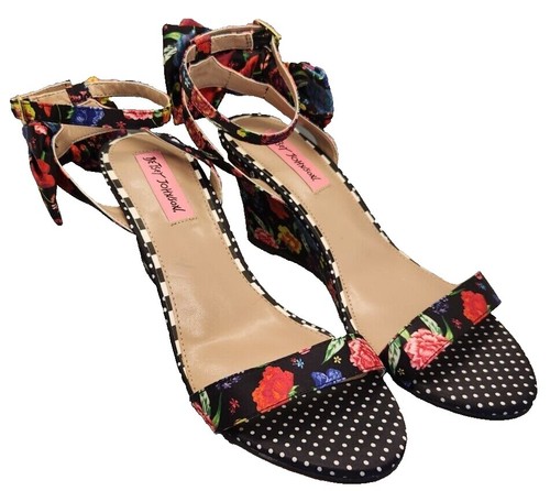 Size 9 Betsey Johnson Lira Slingback Heels Black Floral  display picture 1