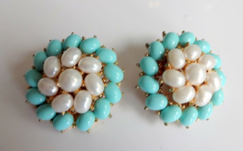 PENDIENTES RAROS CROWN TRIFARI ALFRED PHILIPPE Racimo de Perlas Turquesa con Clippe - Imagen 4 de 6