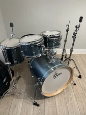 Gretsch Catalina Maple 5-Piece Acoustic Drum Kit Blue Sparkle w/Drum Bags