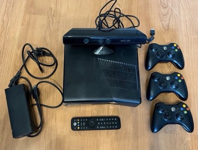 Xbox 360 S + Kinect + 3 Controller + Fernbedienung