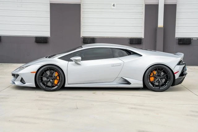 2020 Lamborghini Huracan EVO Coupe RWD  - Image 3 of 4
