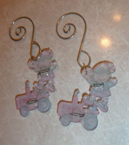 2 Handmade Mini. Elfe sitzt auf einem roten Traktor Weihnachtsschmuck USA - Bild 4 von 4