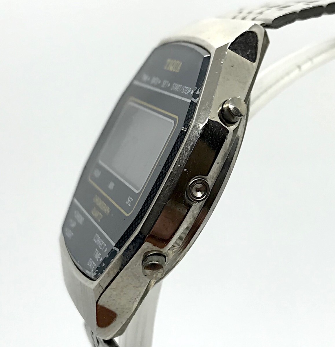 Tiqua Vintage Digital Watch Display LCD Funcionando Tiqua Vintage Digital Watch Display LCD Funcionando