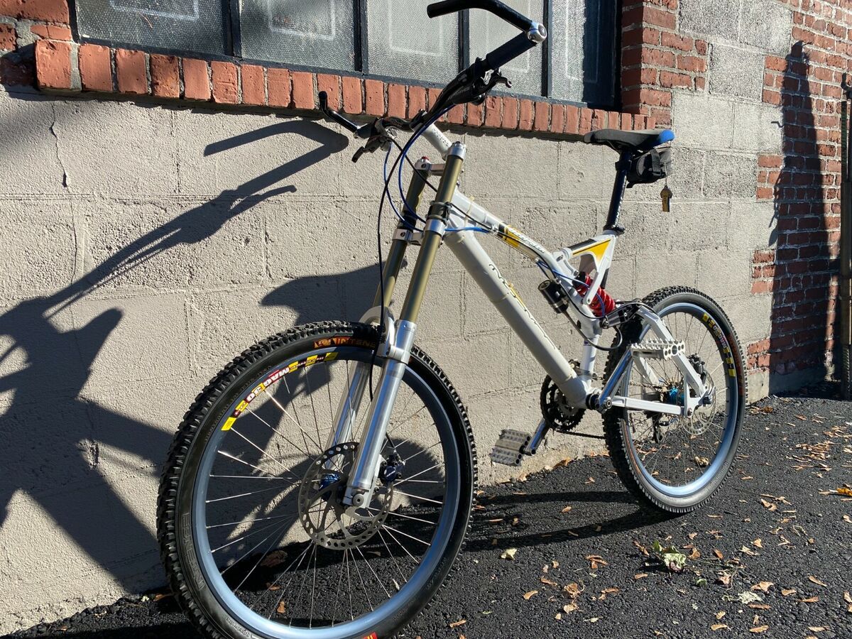 2000-2002 Intense Uzzi SLX Mountain Bike, 19 inch frame 2000-2002 Intense Uzzi SLX Mountain Bike, 19 inch frame
