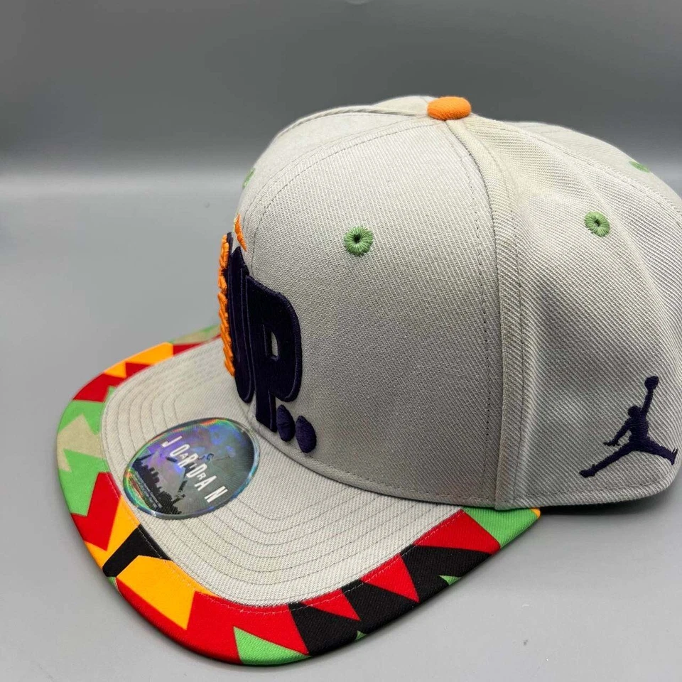 Gorra Air Jordan Hombre Gris Space Jam What's Up Jumpman Nike Correa Trasera Gorra Foto 3 de 4