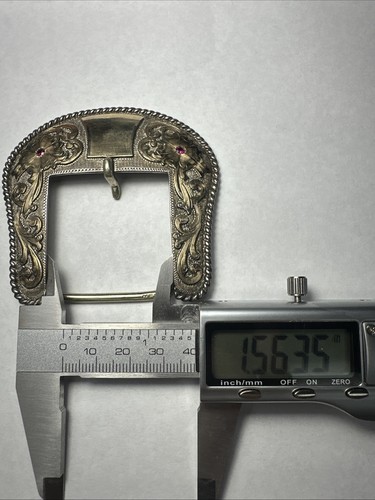 "Hebilla de cinturón Vogt de plata de ley de 1,5"", relleno de oro de 14 k y rubí grabada a mano 49,8 g" - Imagen 6 de 6