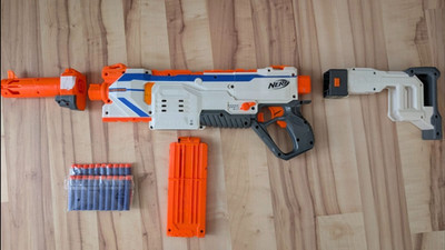 Nerf Modulus Regulator mit Zubehör + 20 Darts, guter Zustand