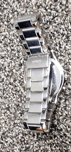 GUESS Women's Silver Crystal Watch Mint Condition Ex Showroom - Picture 3 of 8