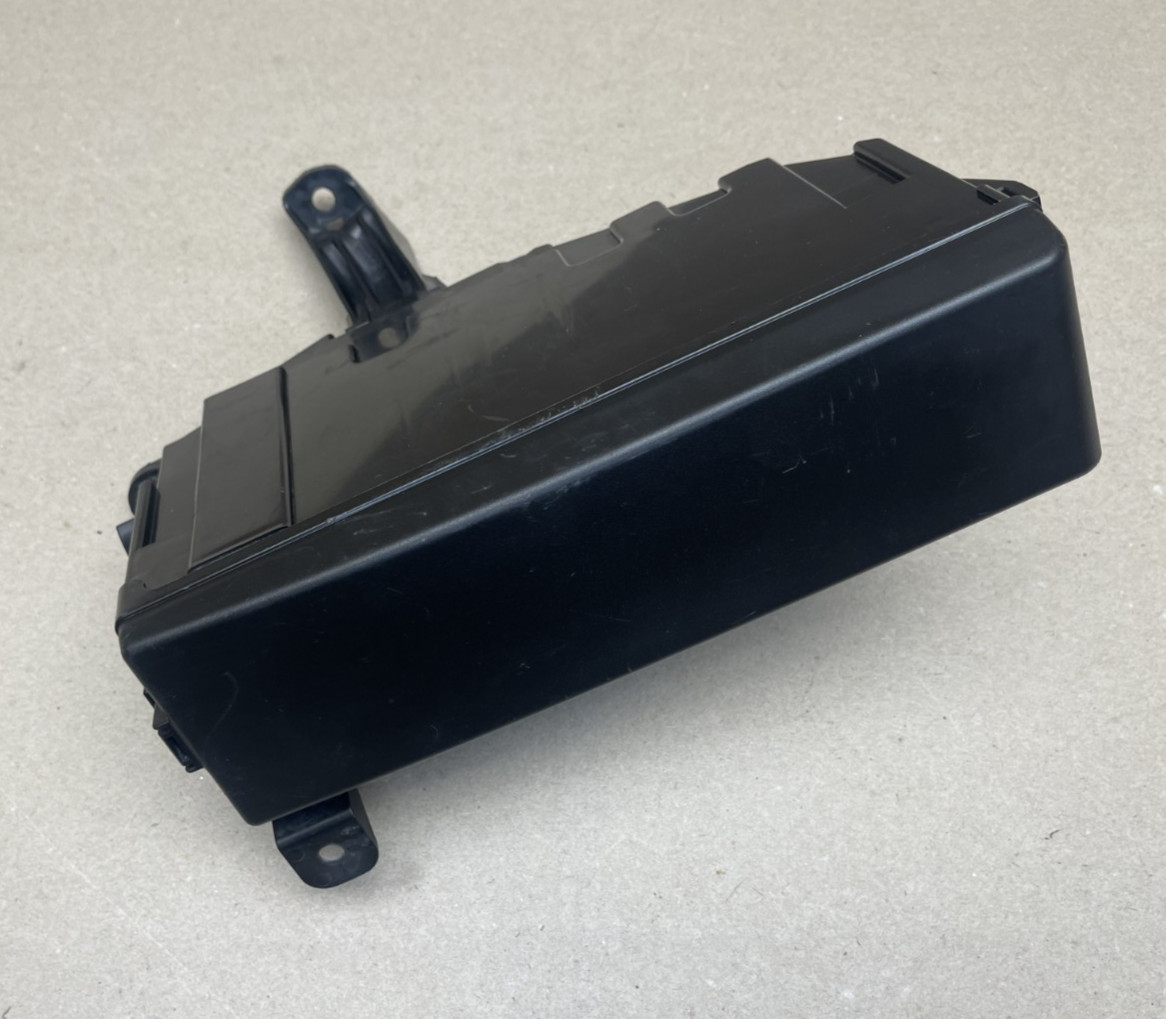 2010-2012 Lexus IS250C IS350C CONVERTIBLE FUSE RELAY BOX & COVER OEM 82662-53210