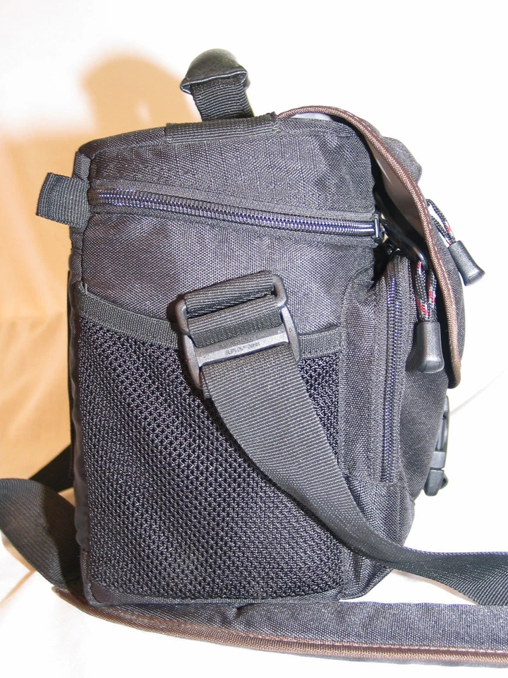 LOWEPRO model Nova 2 SHOULDER CARRY CASE for 35mm SLR DSLR CAMERA  excellent - Image 3 of 4