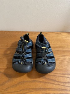 keen boys water shoes