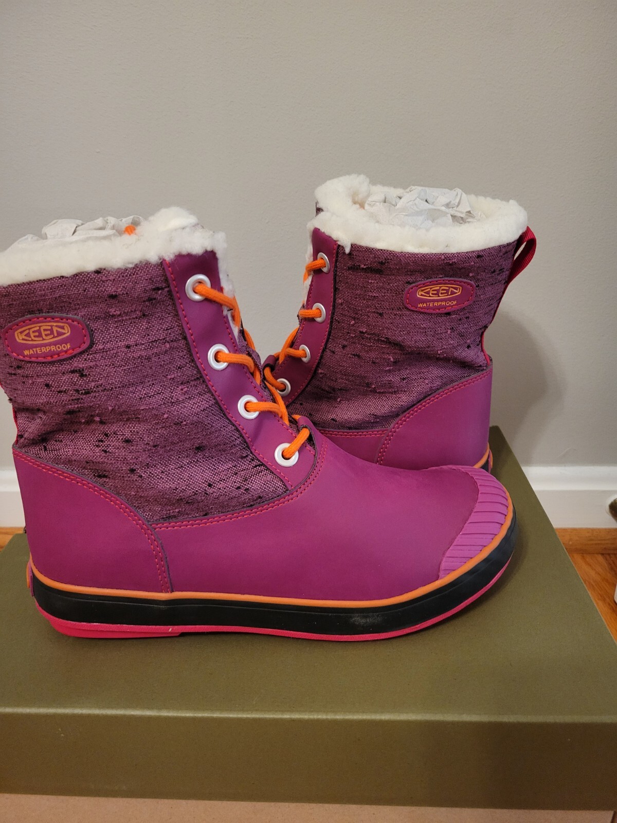 Stivali Elsa Keen nuovi con etichette per ragazze taglia 6 nuovi con etichette WP