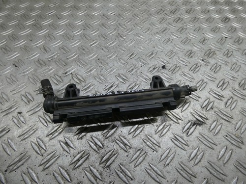 Seat Ibiza 6L Einspritzleiste 03E133320A Bj.2009