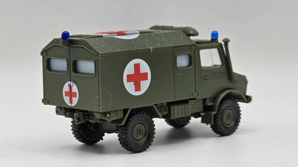 Unimog U1300 SAN-Koffer *Rotes Kreuz*(D) Roco 0508 + EVP + 1:87(H0) - Bild 2 von 4