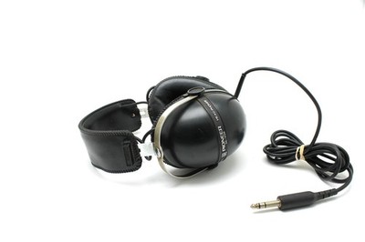 Vintage Pioneer SE-205 Stereo Headphones - Classic Audio Gear