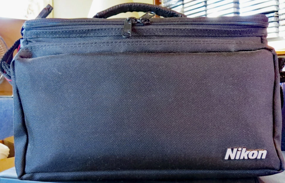 Genuine Nikon Camera Shoulder Bag ***Brand New *** - Image 3 of 4