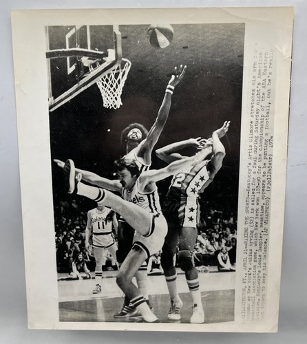 Julius Erving Artis Gilmore Louie Dampier 1974 ABA Playoff Pressefoto NY Netze