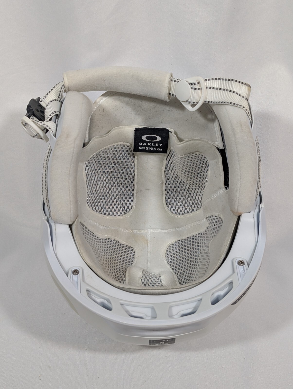 Oakley MOD5 Helmet Size S White Snowboard Ski - Good Condition, Broke Clip