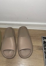 WOMENS LADIES DESIGNER SLIPON SLIDERS RUBBER SLIDES COMFY SUMMER HOLIDAY SANDALS