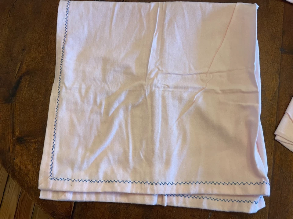 复古婴儿柔软法兰绒手工刺绣 4 件:毯子,帽子,2 件套 — 第 3/4 张图片